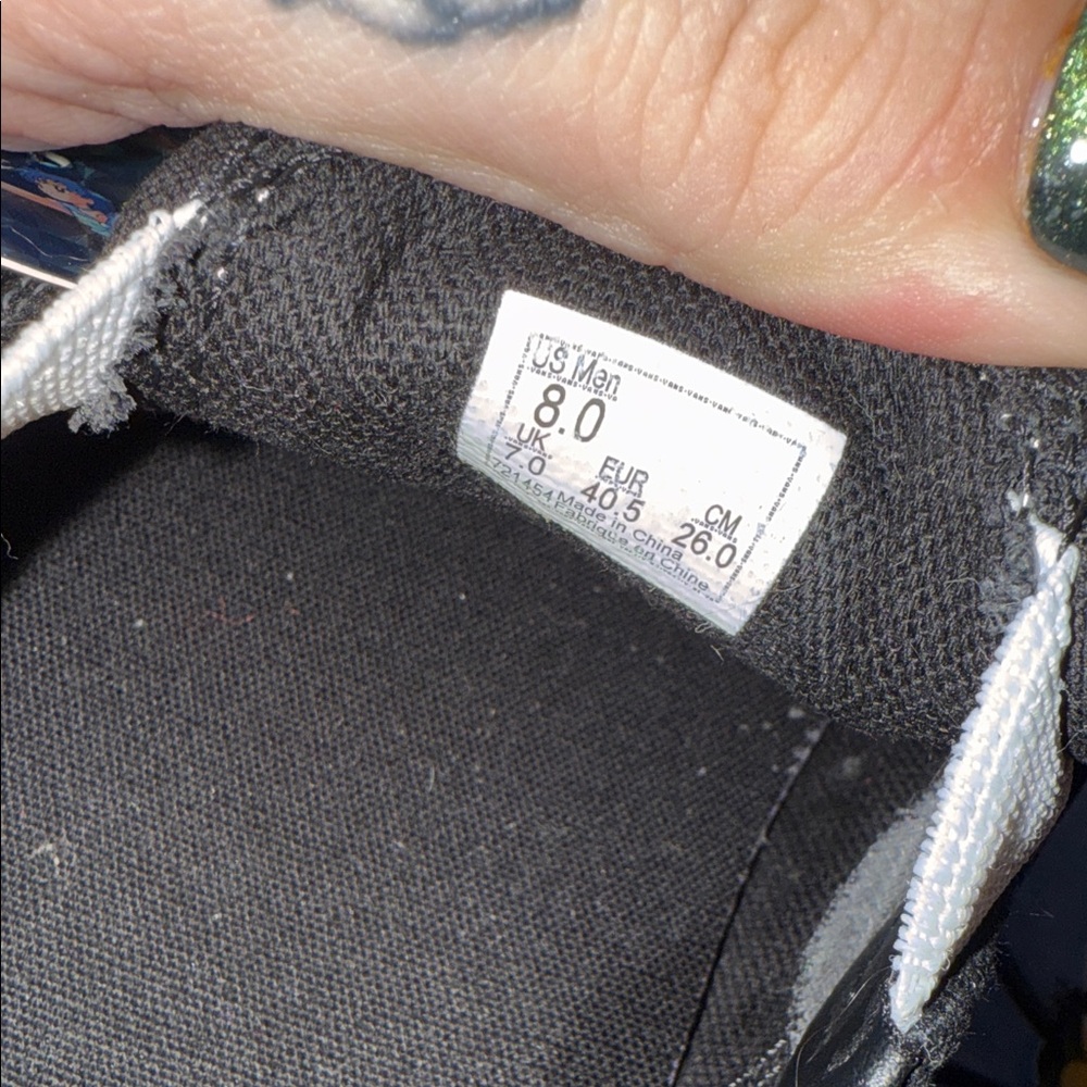 ⬇️Unisex Vans x Sailor Moon Anime Black and White Slip-On Shoes - Picture 8 of 9